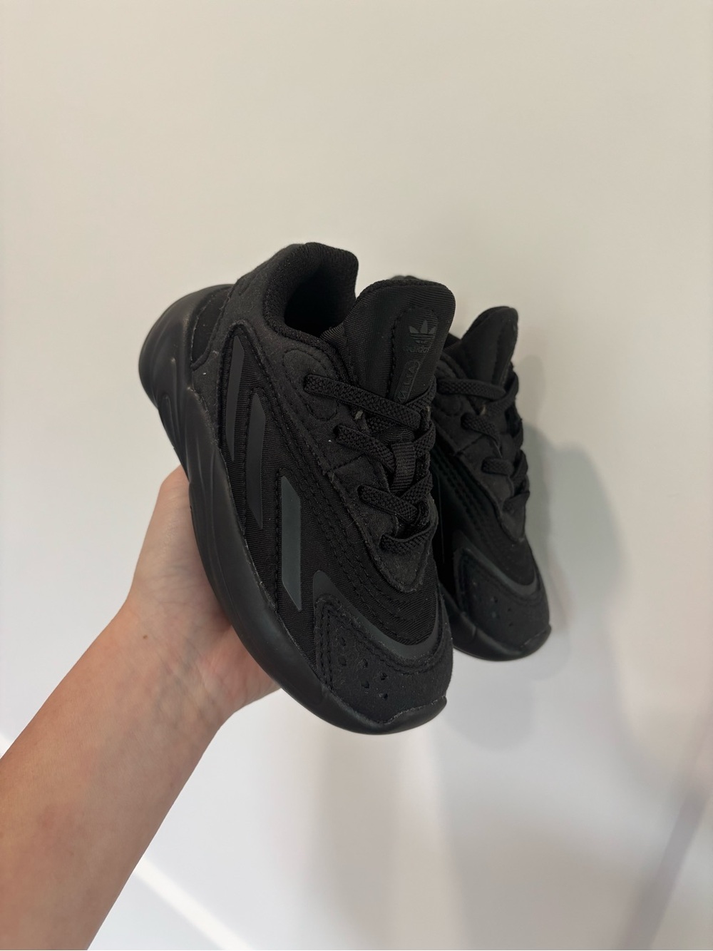 Adidas Ozelia Sneaker Core Black Size 7K New